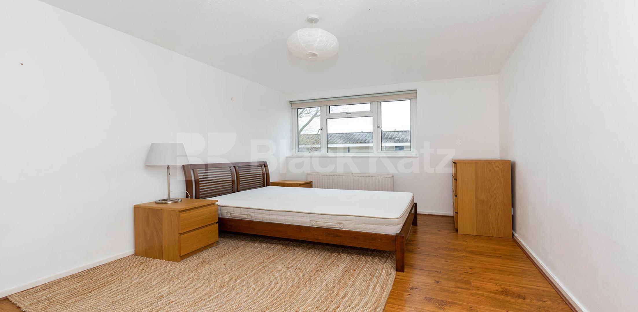 Spacious three double bedroom property  Blundell Street, Caldenonian Road